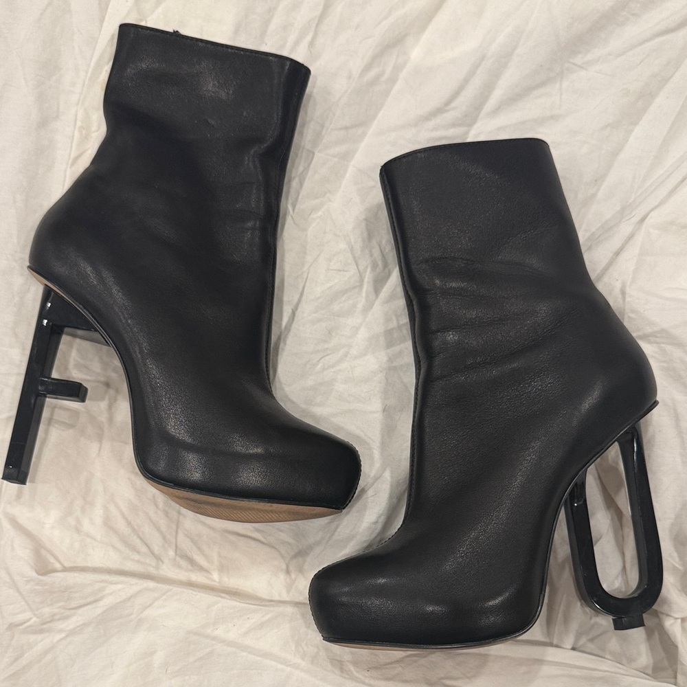 Elegant Black Heeled Boots